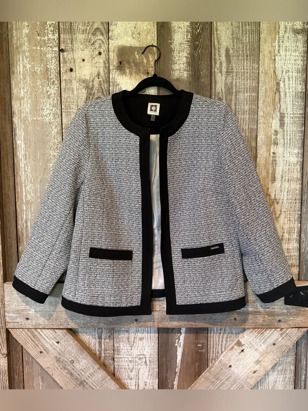 Anne Klein refined collarless